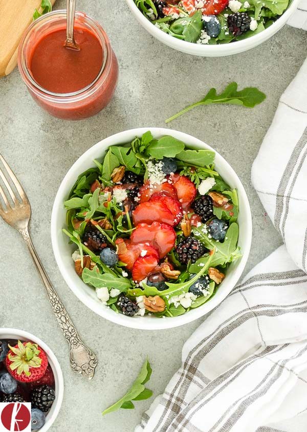 bowl of summer arugula salad 