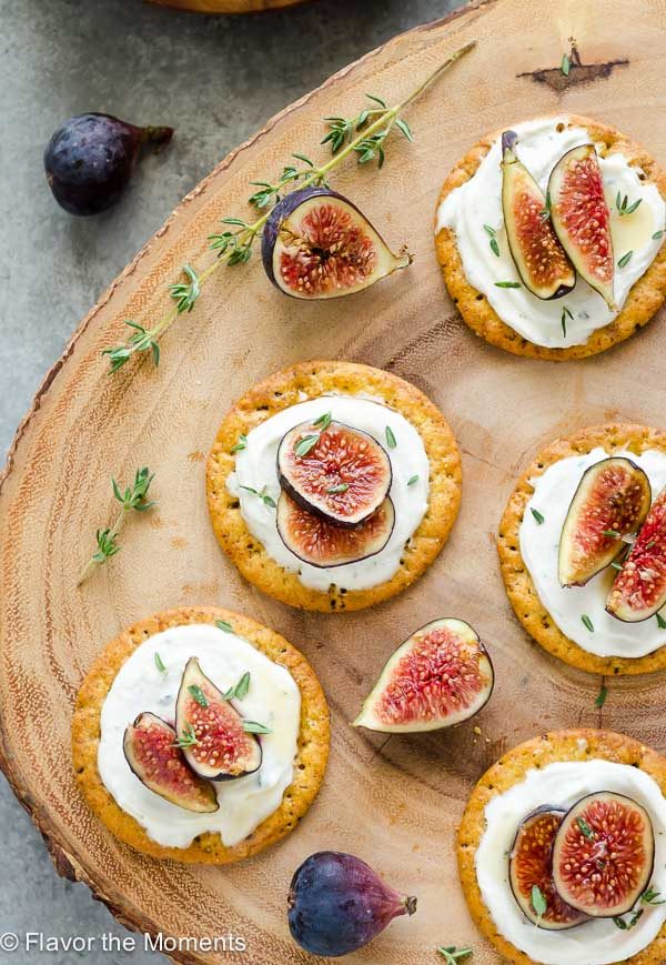 Fig bites on a wooden server with thyme