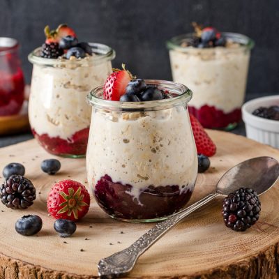 Chia Jam Overnight Oats are creamy overnight oats with sweet chia seed jam mixed right in. They're a great meal prep breakfast! {GF, DF, V} #overnight #oats #breakfast #chia #jam #healthy #mealprep #recipe #glutenfree #dairyfree #vegan #plantbased #cleaneating