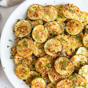 Baked zucchini chips on a serving plate