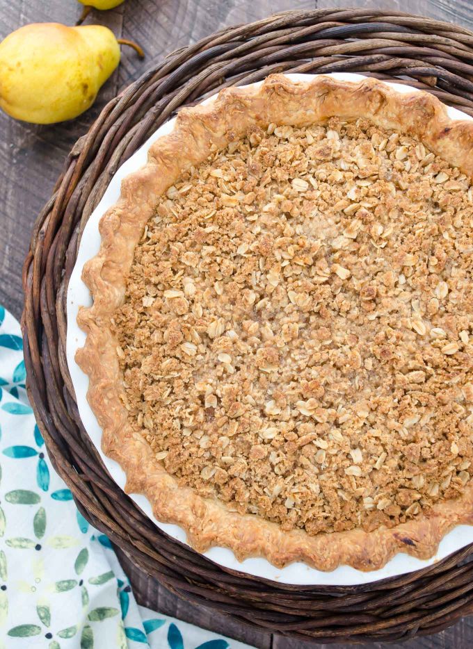 Pear pie with streusel topping