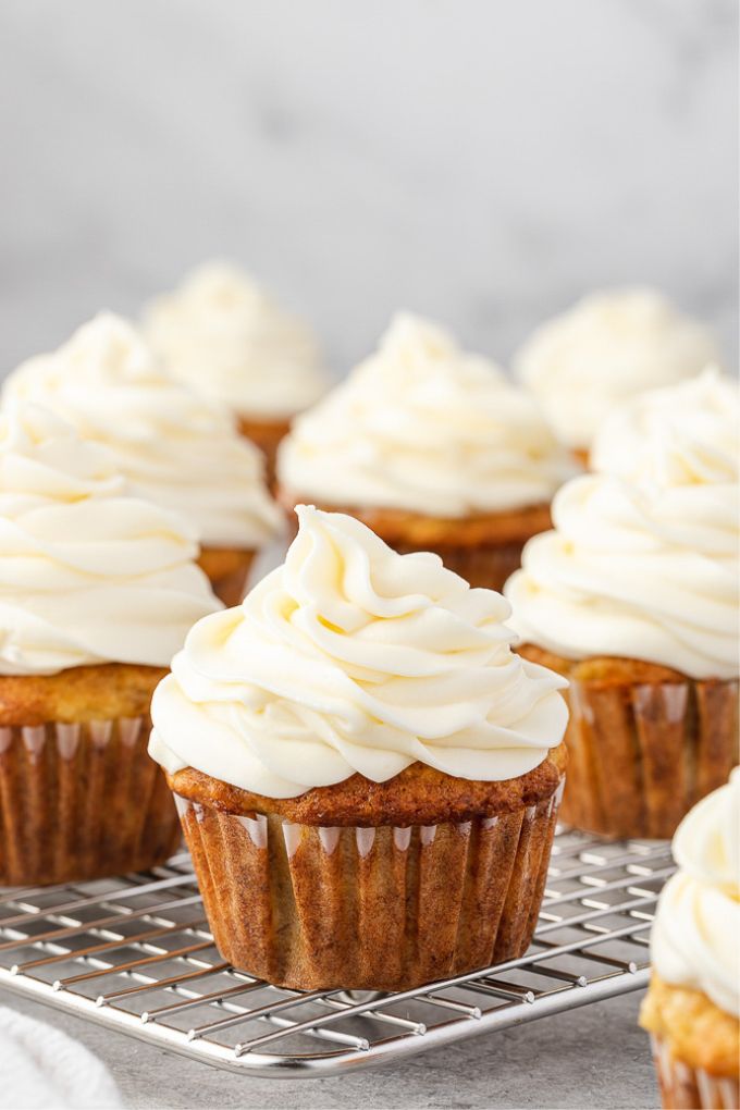 Cupcakes with cream cheese frosting