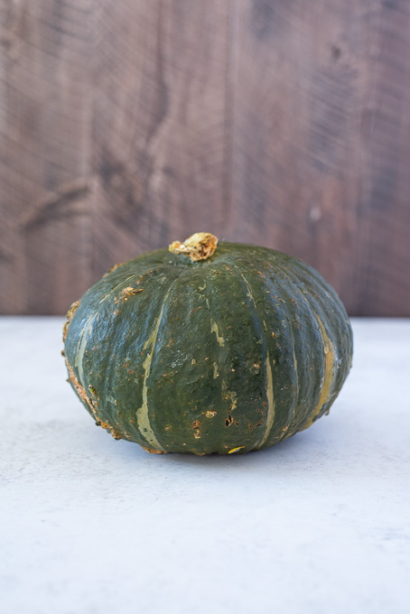 Whole kabocha squash before cutting.
