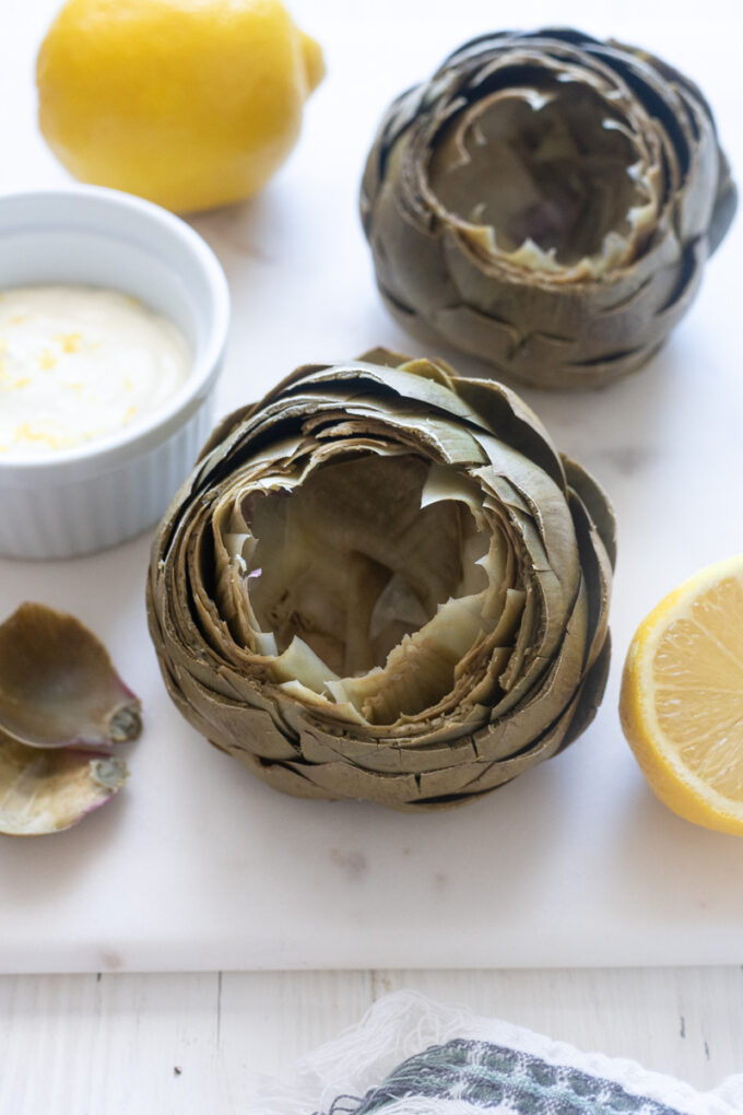 Whole steamed artichokes served with lemon garlic aioli dipping sauce.